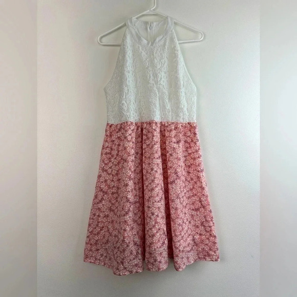 Ditsy Floral Print Guipure Lace Halter Dress - Picture 2 of 6